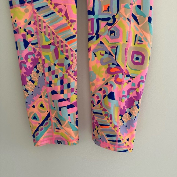 Lilly Pulitzer Weekender Luxletic Cropped Leggings in Pink Plantain 26123 - Picture 3 of 11